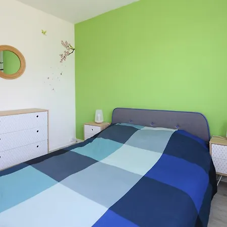 Apartment Large Bright Apt In A Quiet Area In *