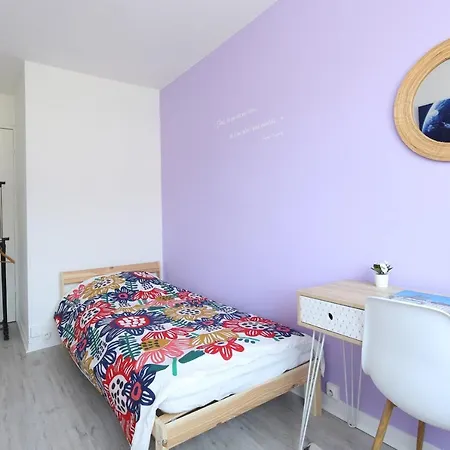 Large Bright Apt In A Quiet Area In Apartment