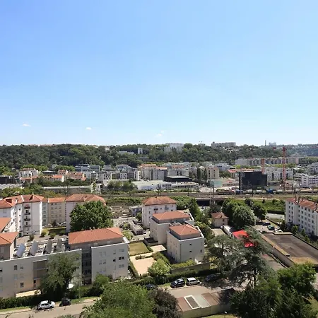 Large Bright Apt In A Quiet Area In Lyon